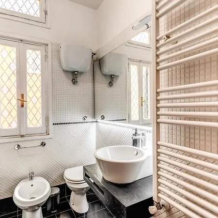 Myrhome - Spanish Steps Apartament *